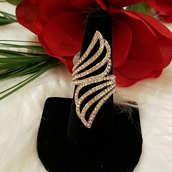 Jewelry - Gold tone Ring NWT 7